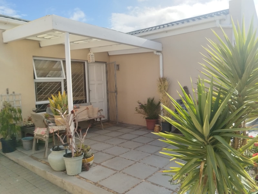 To Let 2 Bedroom Property for Rent in Muizenberg Western Cape